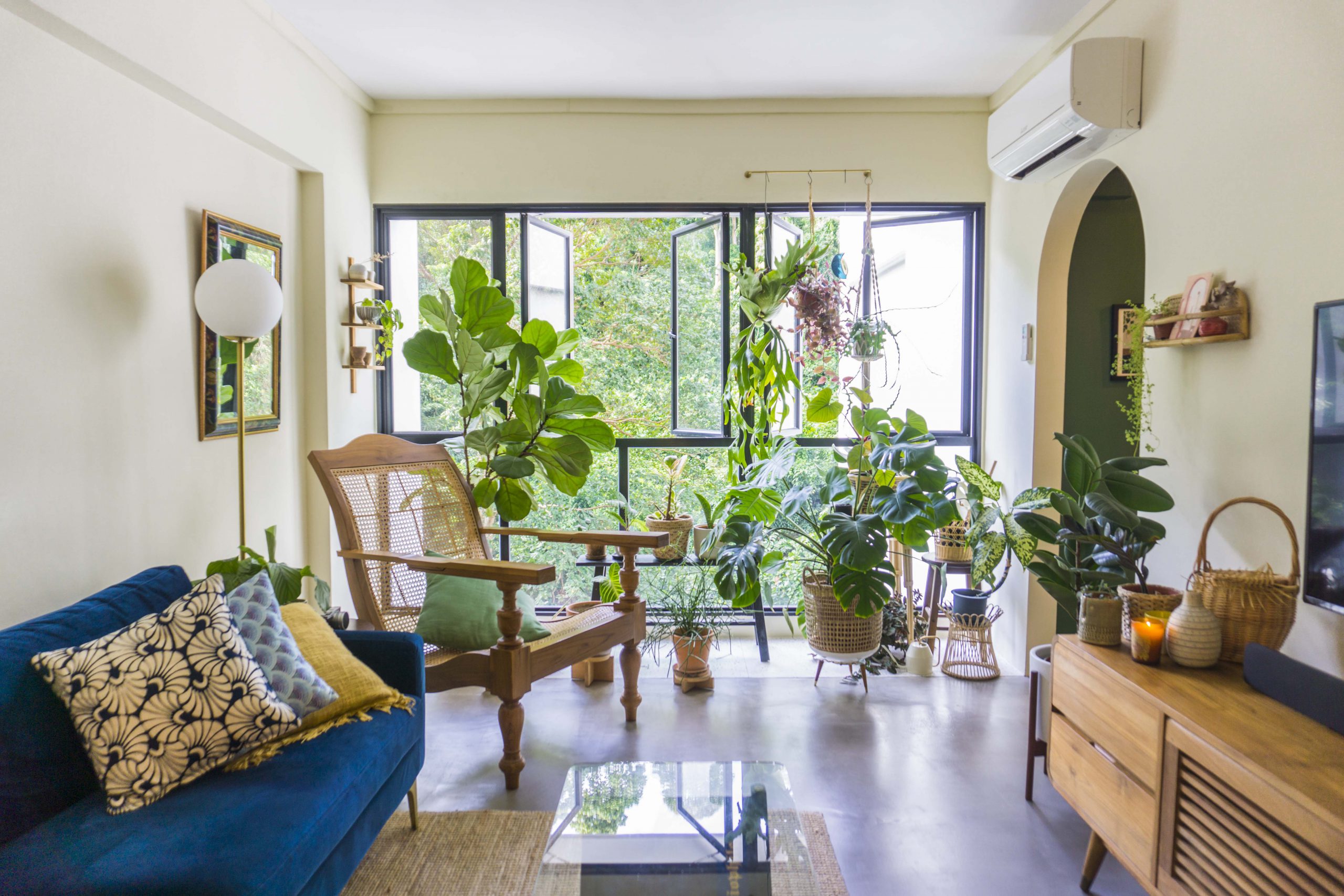 Read more about the article Home Tours: An Urban Sanctuary with a Vintage Twist