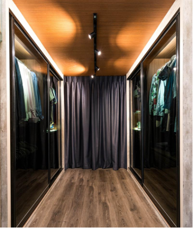 Walkin wardrobe