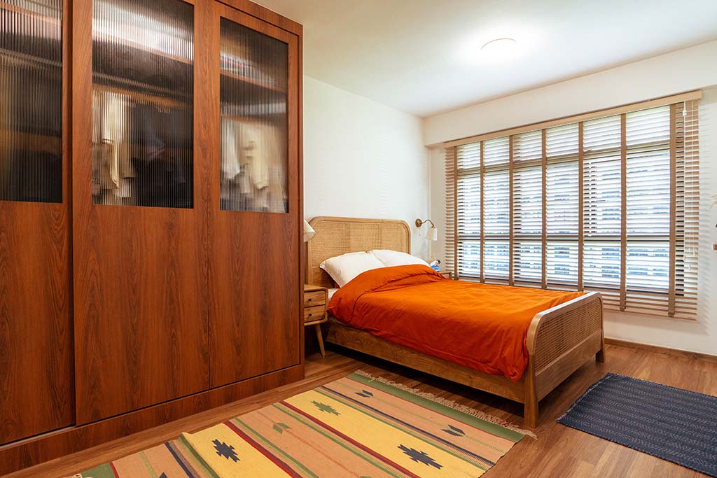 Bed in Japanese inspired woody home at Tampines