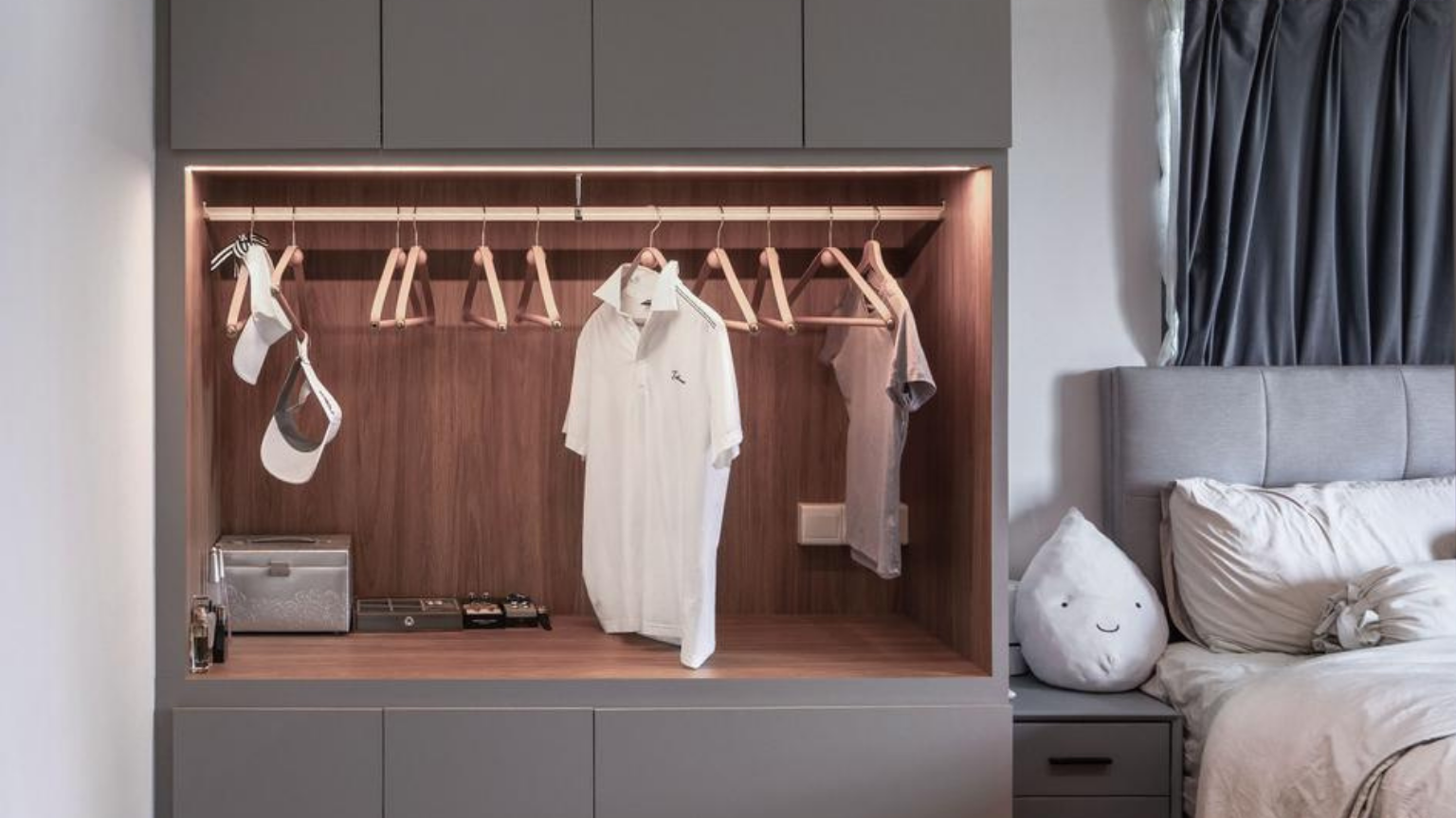 Stylish wardrobe shop for bedroom