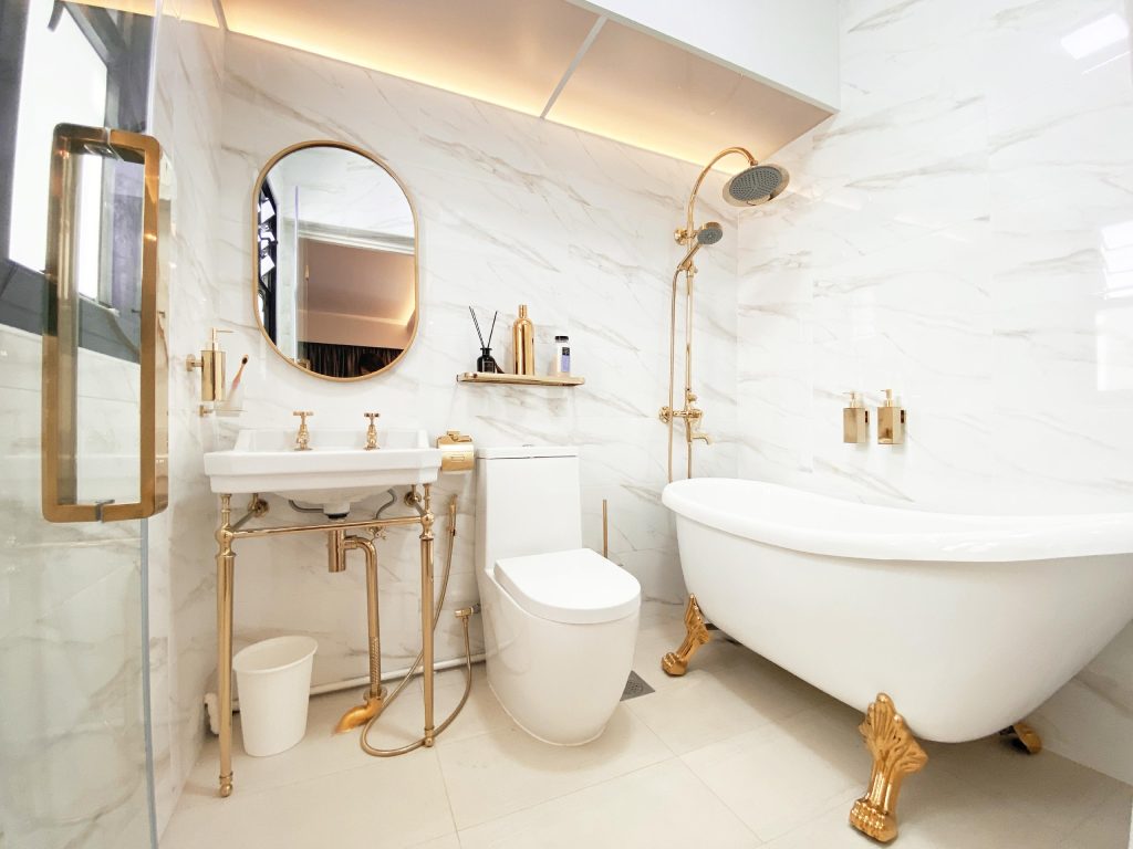 HDB Bathroom Lighting: 7 Modern Options for Ambience & Functionality